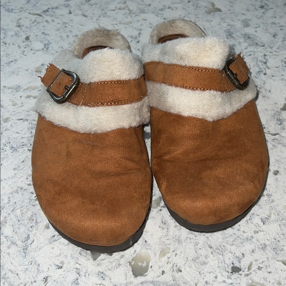 Cliffs by WHITE MOUNTAIN Tan and Cream Clogs - Picture 1 of 7